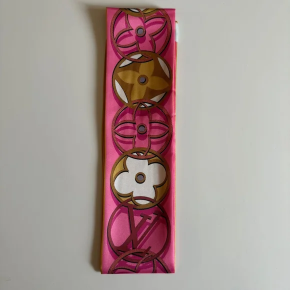 Pre owned Louis Vuitton Bandeau Silk Scarf Monogram Pink/Gold - Picture 2 of 6